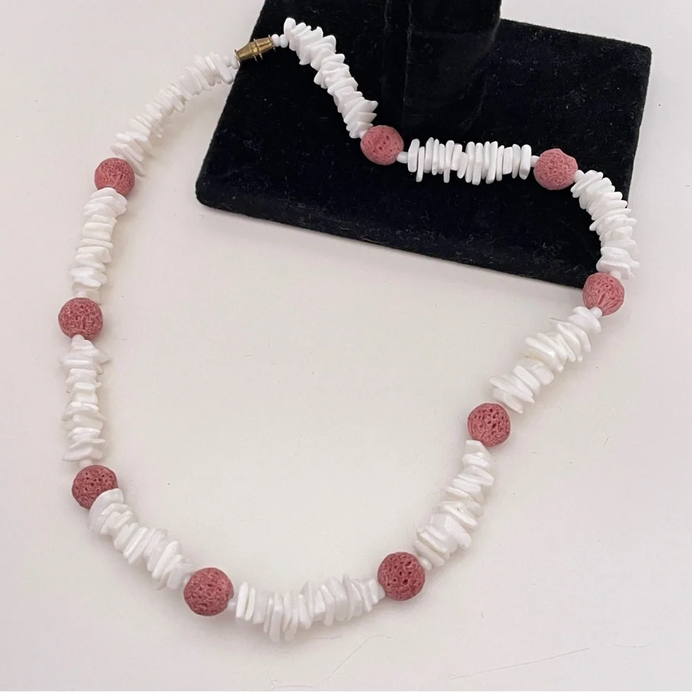 Vintage HAWAIIAN Real CORAL Puka Shell Mermaid Tropical Vacation Summer Necklace